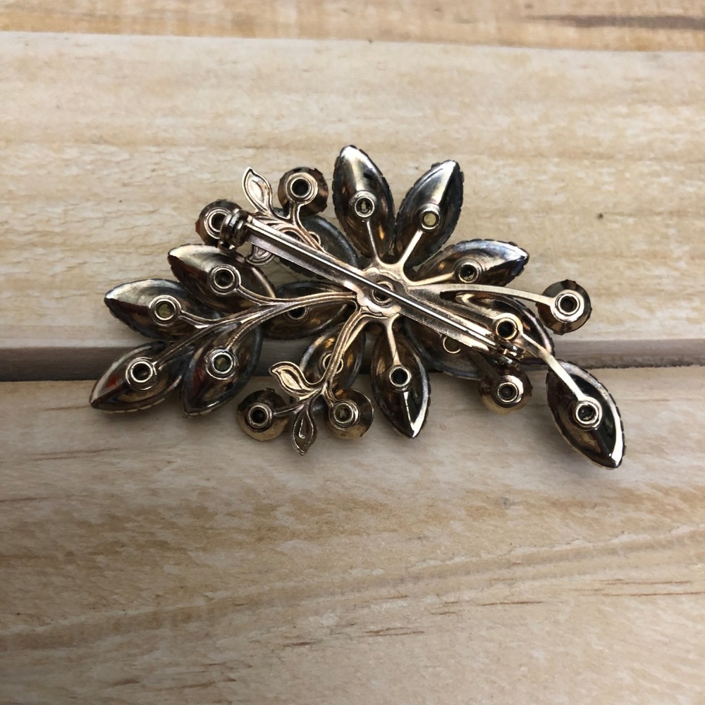 Vintage Floral Aurora Borealis Rhinestone Brooch - Picture 3 of 3